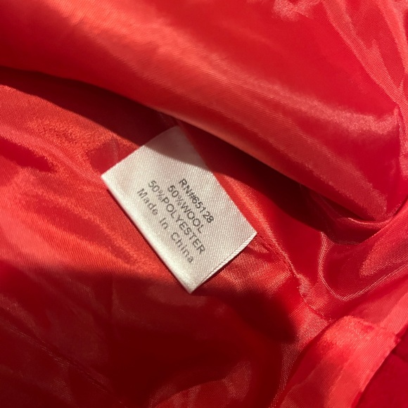 Beautiful new coat never been worn. - Picture 8 of 8